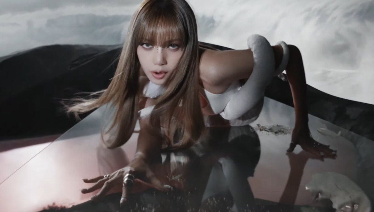 lalaluvlalisa's tweet photo. LISA x GO MV https://t.co/b2DfLhWCo3