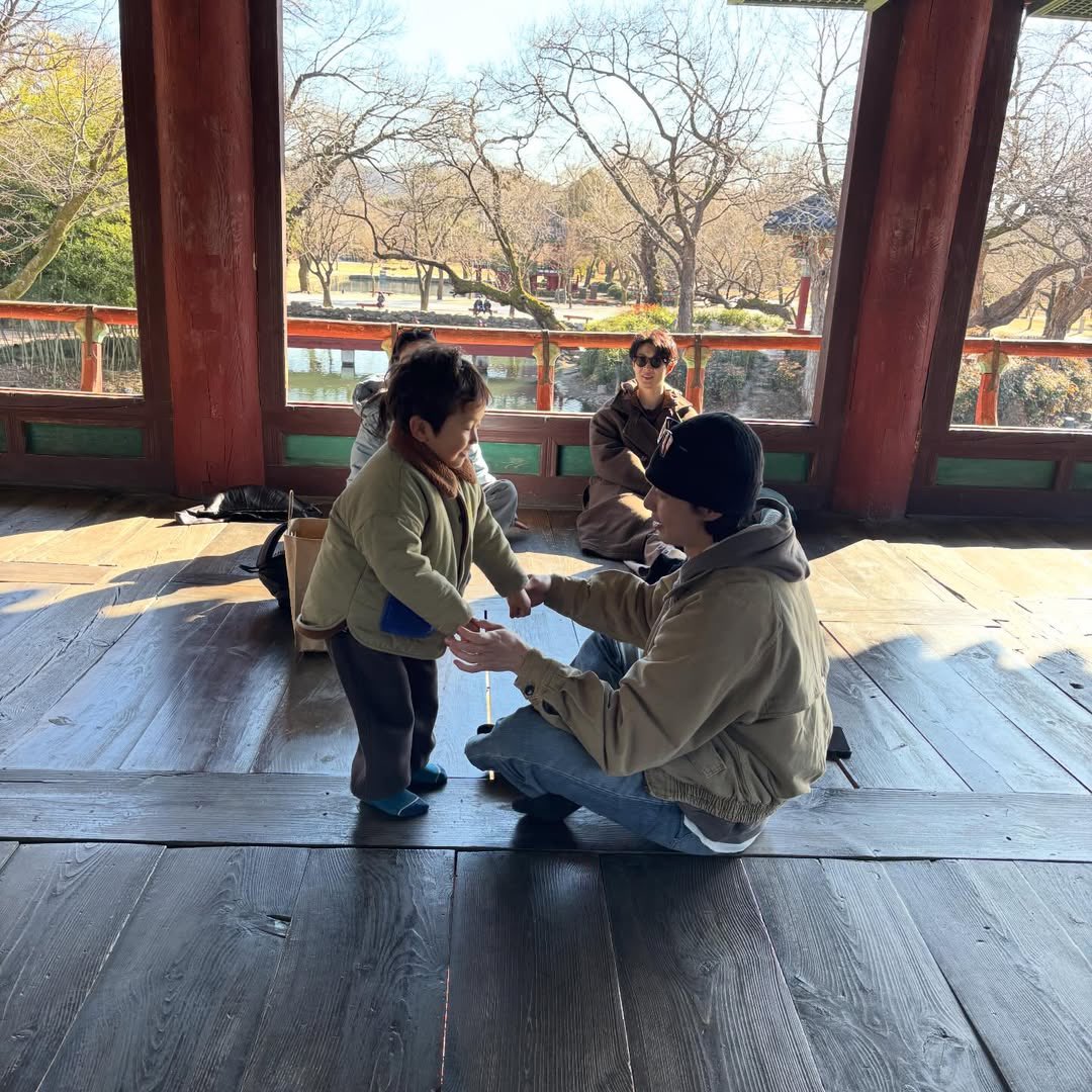 kyudhiver's tweet photo. seojun with a kid warms my heart a lot 😭❤️
#박서준 #PARKSEOJUN #パクソジュン 

🔗 https://t.co/1HNQNsxnIE… https://t.co/WUQOG6lM1c