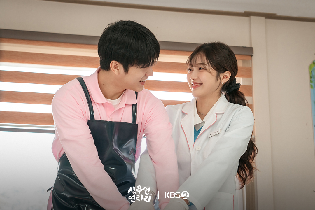 [#심우면연리리] [📸]

연리리의 로미오와 줄리엣💚
풋풋함과 설렘을 오가는 이진우&amp;최규리의 청춘 서사

KBS 2TV 새 미니시리즈 [심우면 연리리]
3월 26일 (목) 밤 9시 50분 첫 방송

#KBS #KBS2 #KBSDRAMA #KDRAMA #심우면연리리 #CABBAGEYOURLIFE #박성웅 #이수경 #이서환 #남권아 #이진우 #최규리