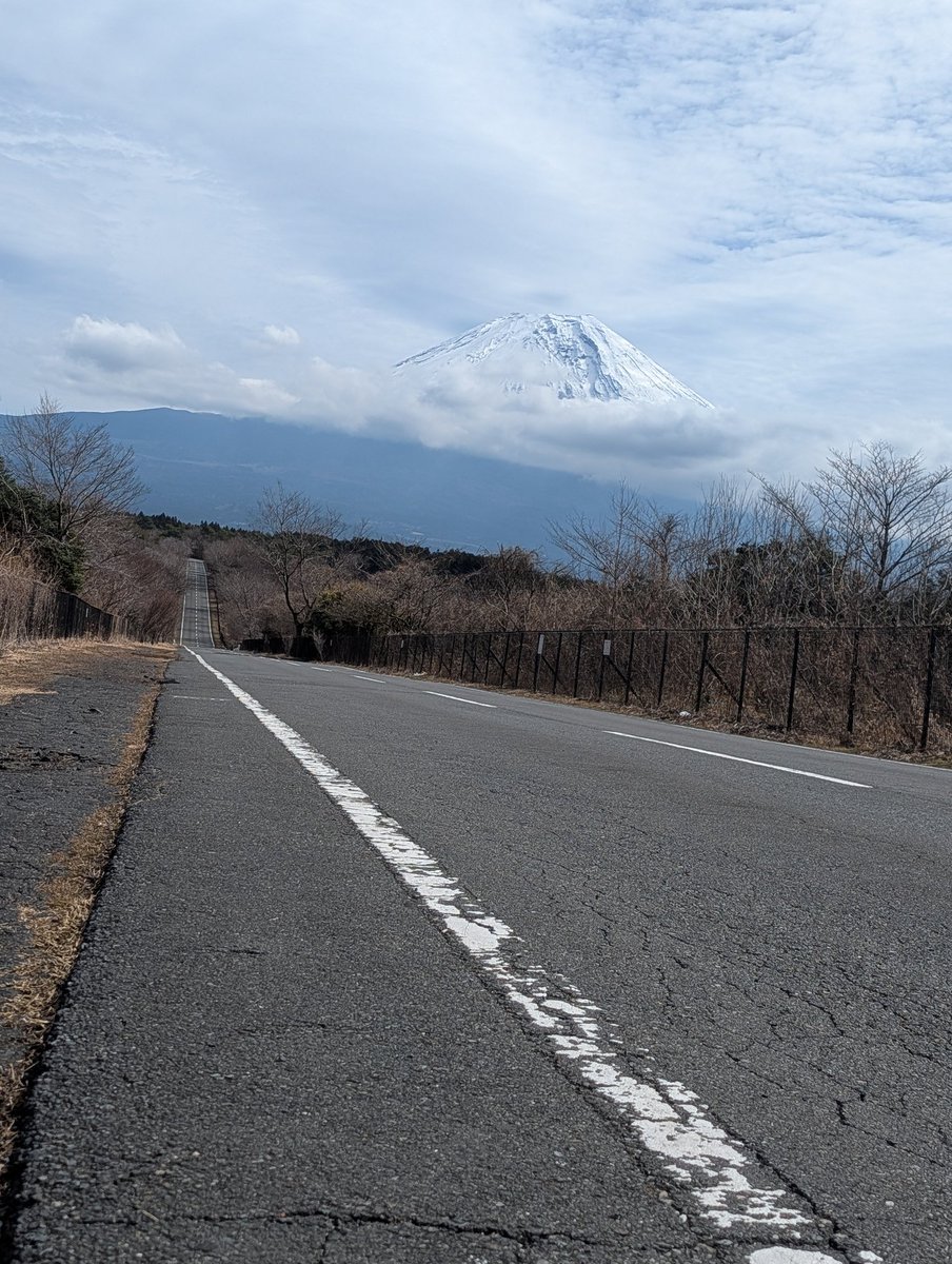 ここをキャンプ地とするっ。
曇ってるぜぃ