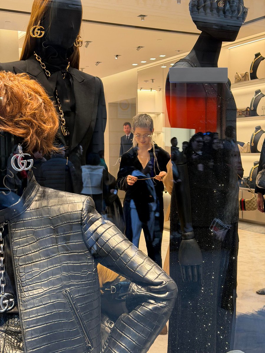 RT @alphaztratra: ココナちゃんの首にあるネックレス、今日Gucciで