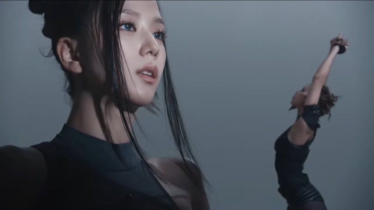 diorceIine's tweet image. jisoo for go mv