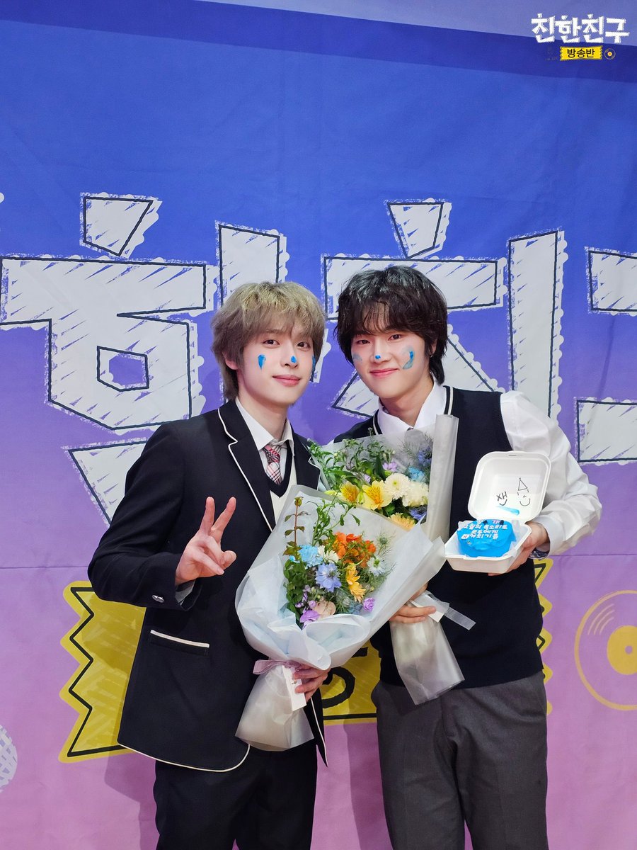 yummixh's tweet photo. 아빠 엄마 졸업식 본 기분 ...ㅠㅠ
친친방 졸업식 https://t.co/Y2yZ8xihUN