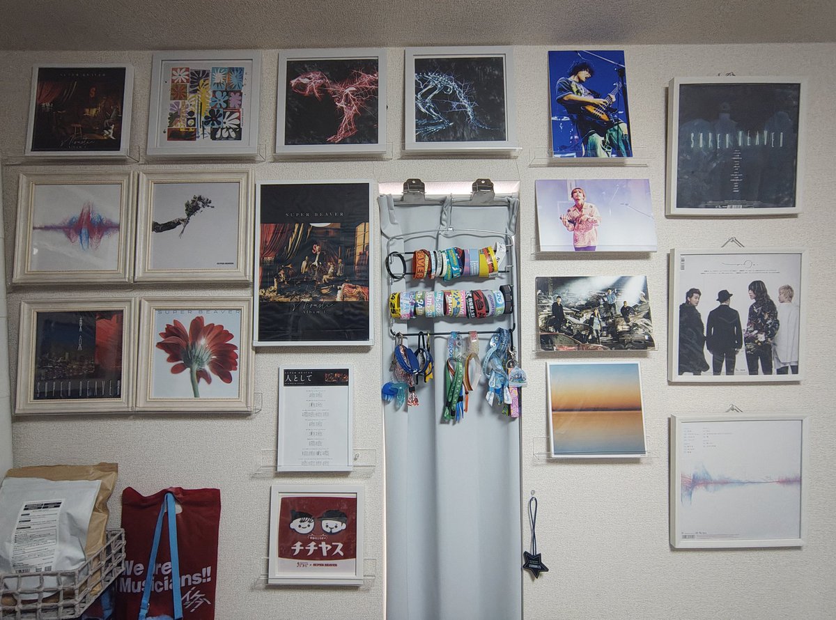 とりあえず暫定で…
レイアウトが決まらない、バランスも悪いなー😗
額縁とか色々パーツが足りない…😗
でも色々考えるの楽しすぎるよねー🙌🙌🙌🙌