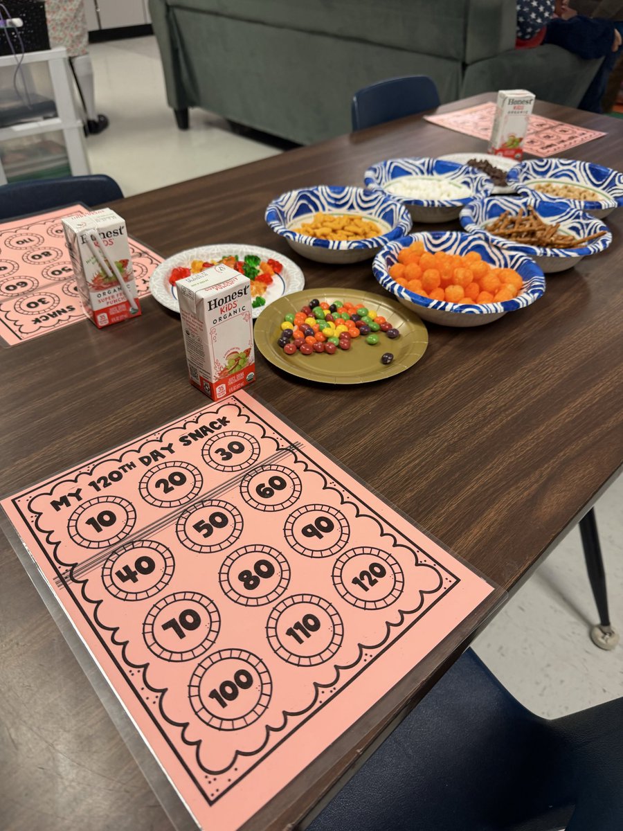StillElem's tweet photo. Even snack time was fun for our first graders today! Students counted out ten pieces of each snack so everyone ended up with their own “120‑piece snack” to celebrate the 120th day of school. 🎉🍎📚

#120thDayOfSchool #FirstGradeFun https://t.co/xlAtDBDChq