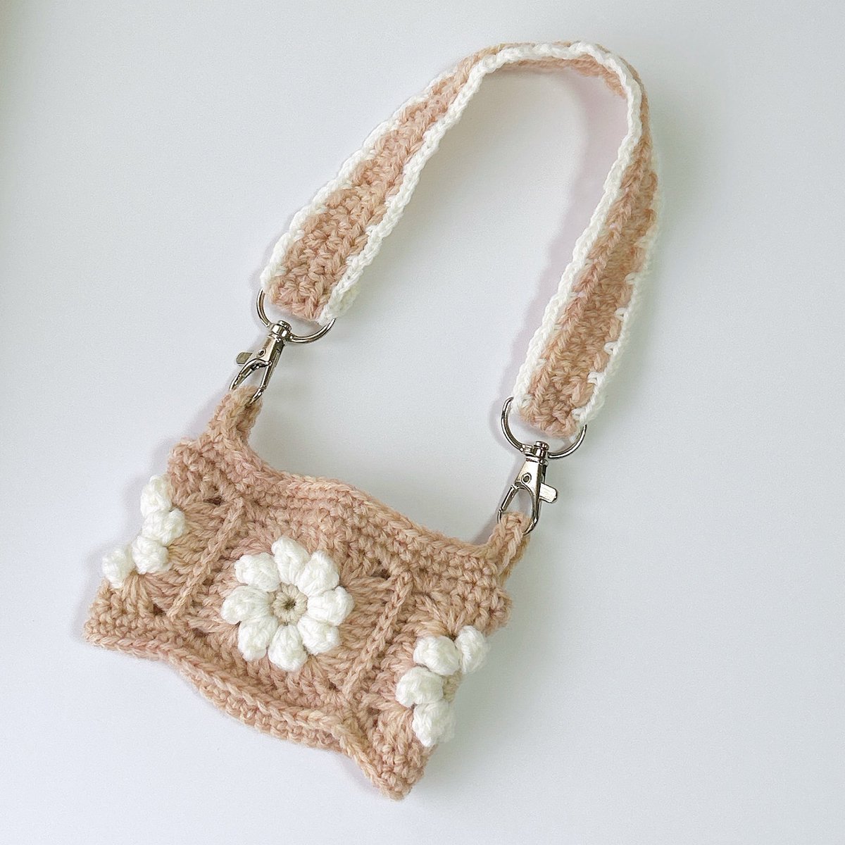 tokia_handmade's tweet photo. お花のカップホルダー🌸

本日19:00〜 minneで販売予定です🙌🏻💗 https://t.co/kIUBgViFze