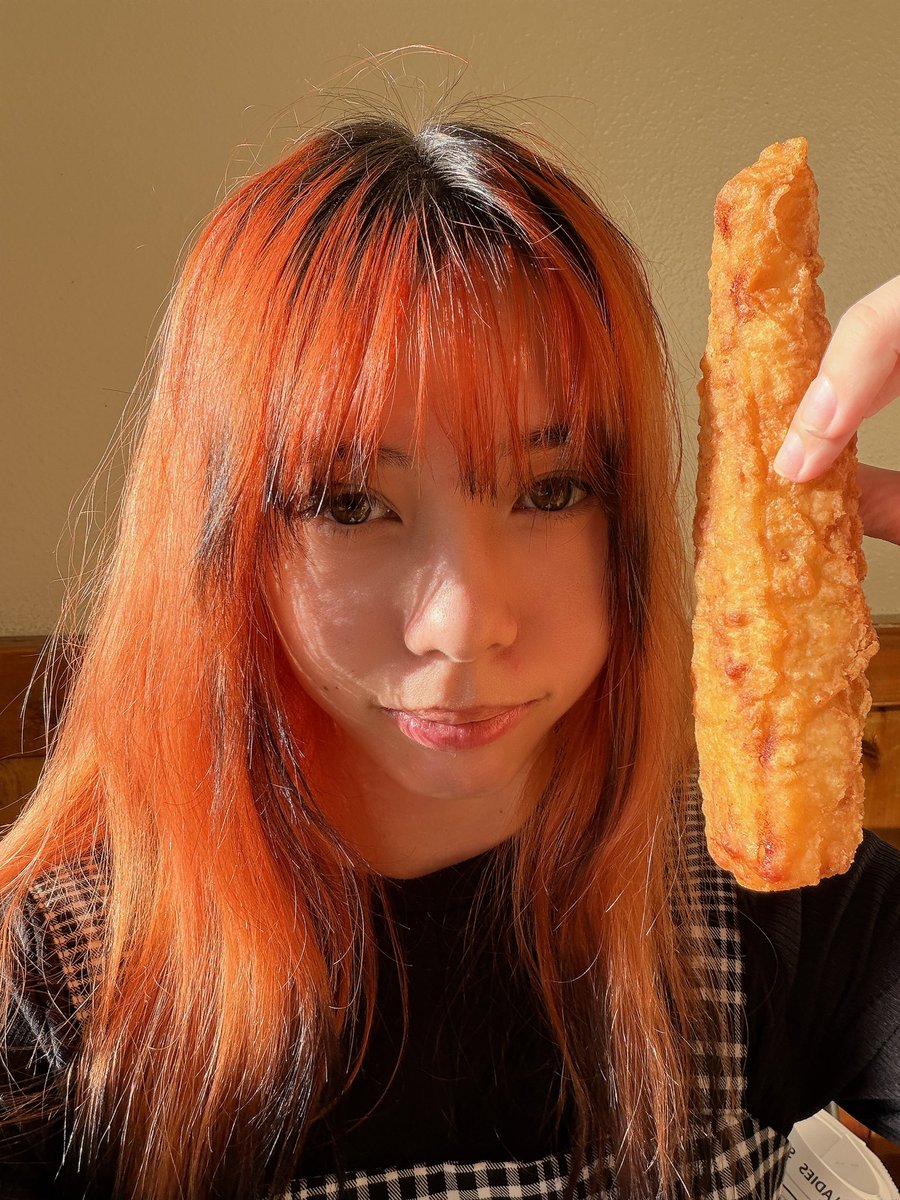 coco_chappyun's tweet photo. i fear #fishthursday may have peaked today...
been meaning to try this fish and chips place for Months, but randomly stumbled upon it while running errands today!!!!
face for reference on the size of this MASSIVE fish like omggggg https://t.co/jkEiL2b6LI