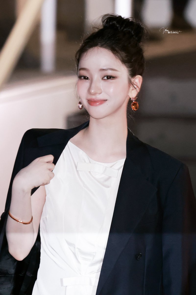 BeInLove_0411's tweet photo. 260226 

수고 많았오옹🫳🏻

#카리나 #Karina #에스파 #aespa
#KarinaxPrada #PradaFW26 https://t.co/YsJI80uFvd