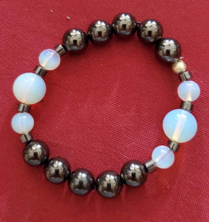 kellynannem's tweet photo. Art of the Day! "Moonstone/Hematite Magnetic Bracelet". Buy at: https://t.co/PHbBYjgUD6 https://t.co/EvZxyxCoWQ