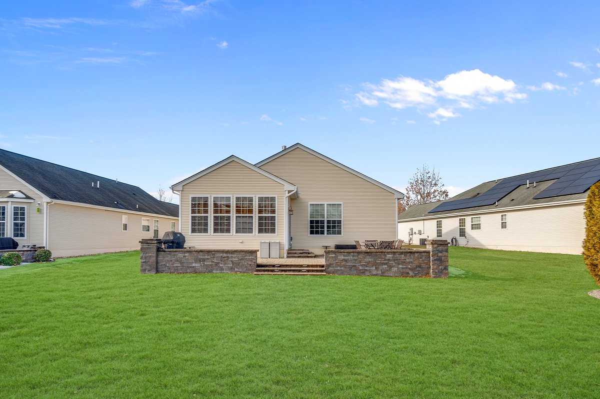 ColtsNeckRealty's tweet photo. Come  visit Deirdre at her Open House at 37 Heath Ln, Jackson, NJ on Sunday,  March 1st from 1 – 3PM. #ColtsNeckRealty #OpenHouse #HomeForSale #ForSale #OceanCounty #realtor #realestateagent #homeselling #homebuying #newjerseyrealtor https://t.co/EipK8xTeqf