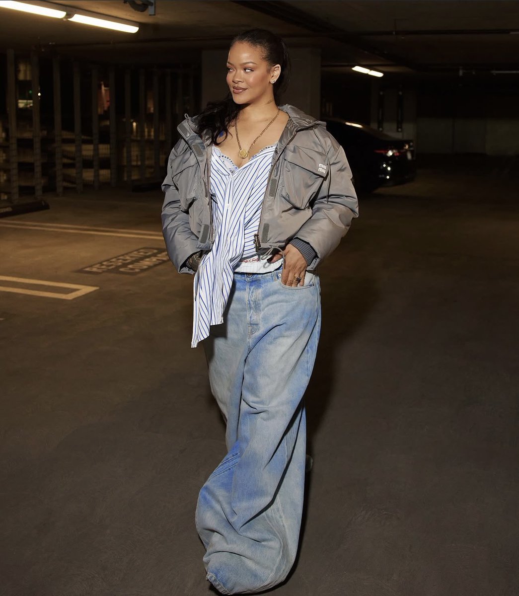 rihanna is just effortlessly pretty omg