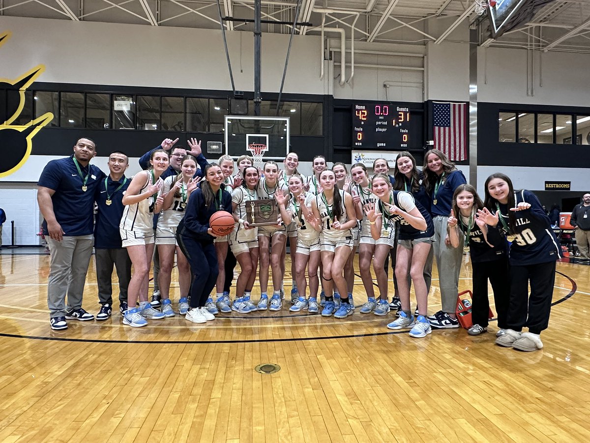 StoriedRivals's tweet photo. @BlueAcesBball 🏀 D3 Girls Central District Final

FINAL
#1 Granville 42
#2 Centennial 31

It’s coming up ACES! ♠️ 

That is now 6 District Titles IN A ROW! 

It wasn’t always easy but Granville weathered the storm to add to the trophy case! 

#SRScores // @BlueAcesBball https://t.co/Rm9uVIF53w