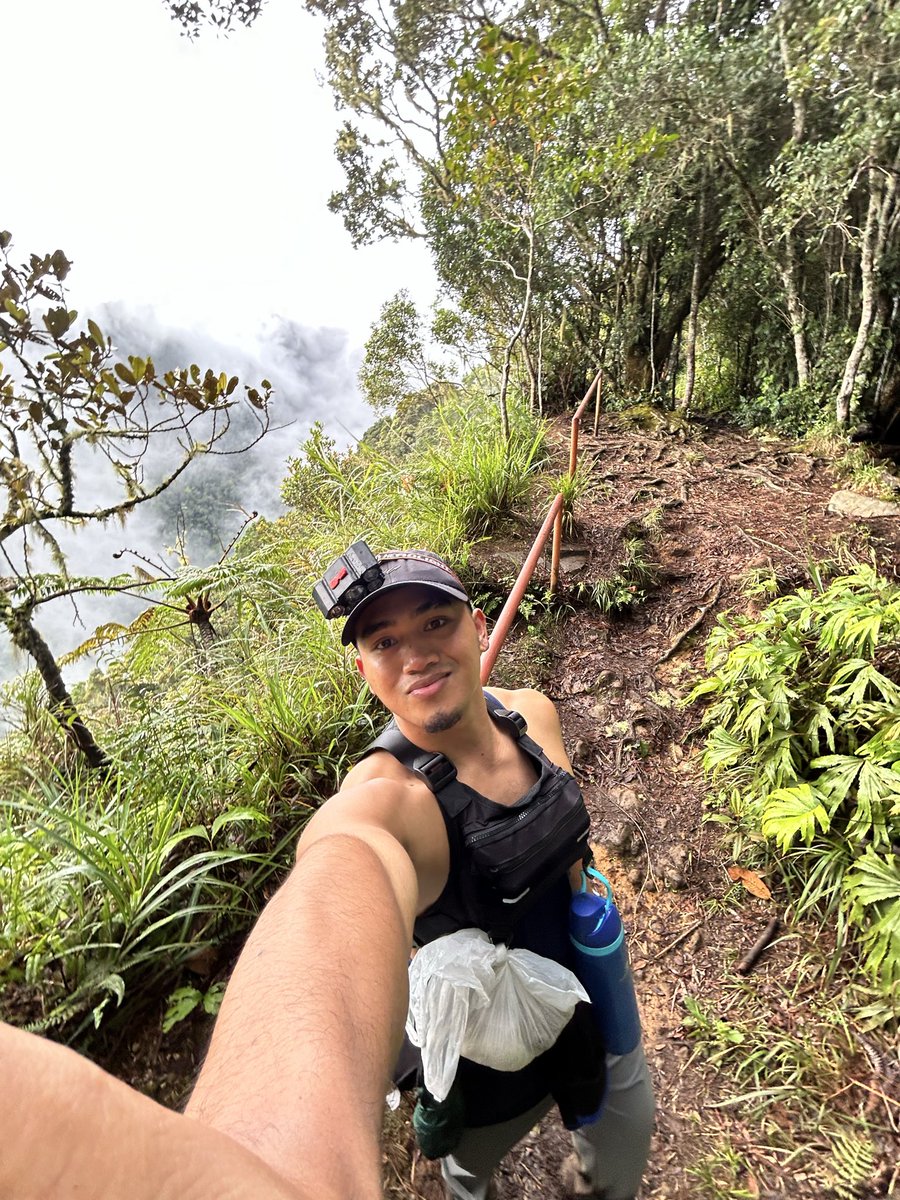 DemarkusMalik's tweet photo. Successfully summited Philippines’ 4th highest mountain, Mt. Kitanglad ♥️ https://t.co/CGwqZWlFxj