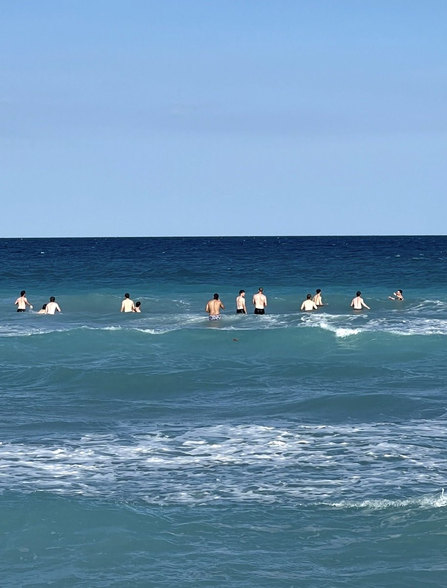 CoachK_MissionU's tweet photo. More fun at the beach!!! https://t.co/HXg7iKabkr