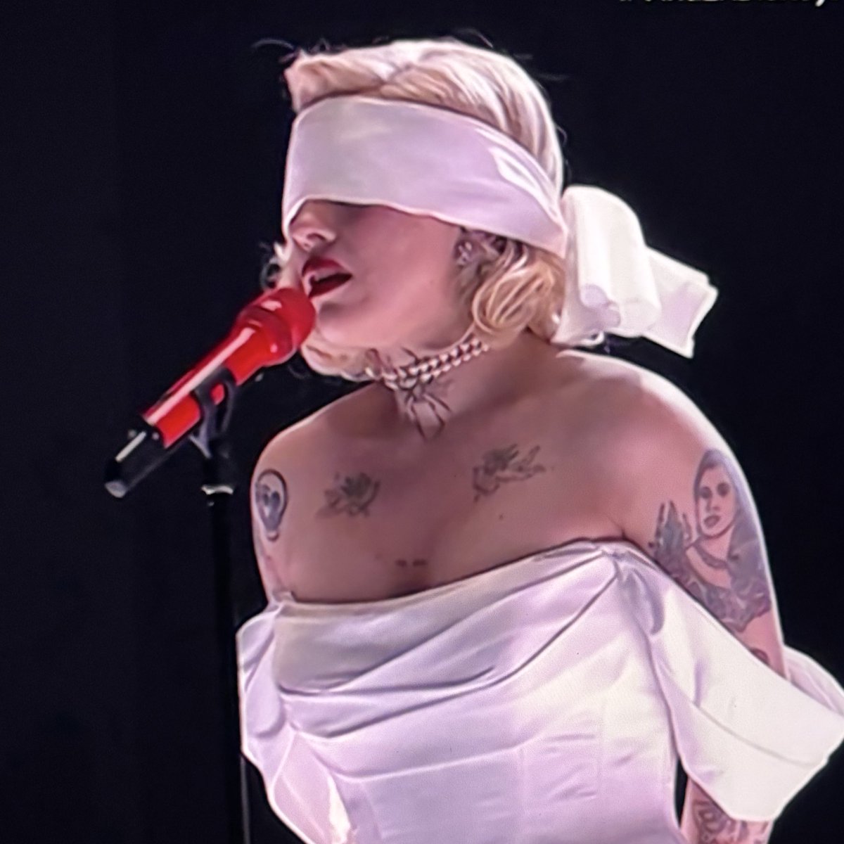 paola ★ tweet media