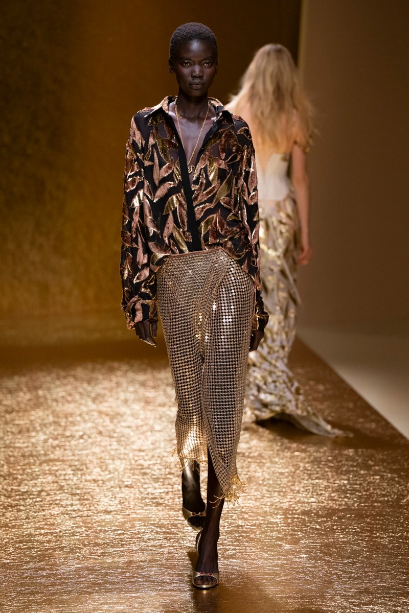 fashion_bylove's tweet photo. Heart Evangelista 
Brand: Roberto Cavalli SS26 RTW https://t.co/fH3pqLMMEV