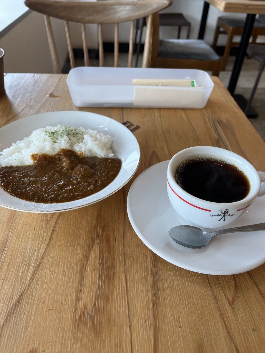 K8HtMKXFjkLYWAu's tweet photo. 朝から優雅な下僕
#大曲駅 の #Pluscafe に集合。 https://t.co/BTo8ylZ67M