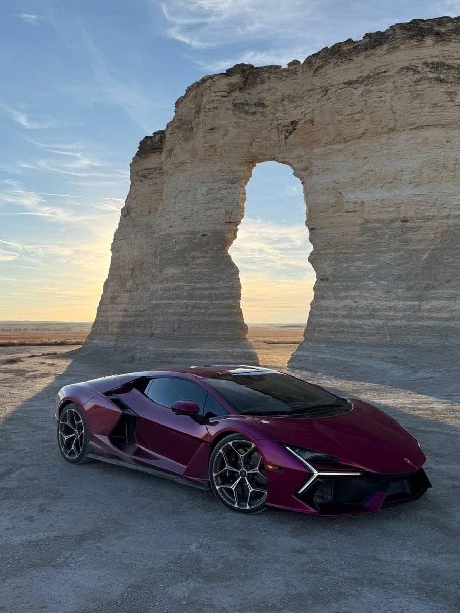 addict_auto's tweet photo. Lamborghini Revuelto 💜😍 https://t.co/H0dVIe10X5