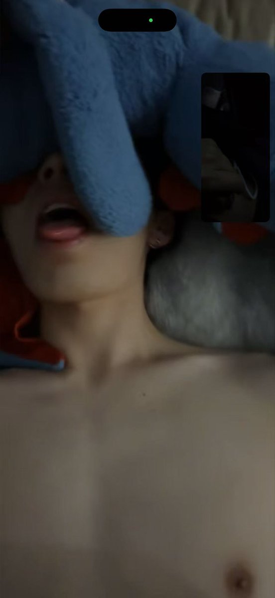 Flymantop1's tweet photo. 看直男朋友背着女朋友带0回家操
给我开视频直播，有人想看录屏么？ https://t.co/lPZiJGFAIu