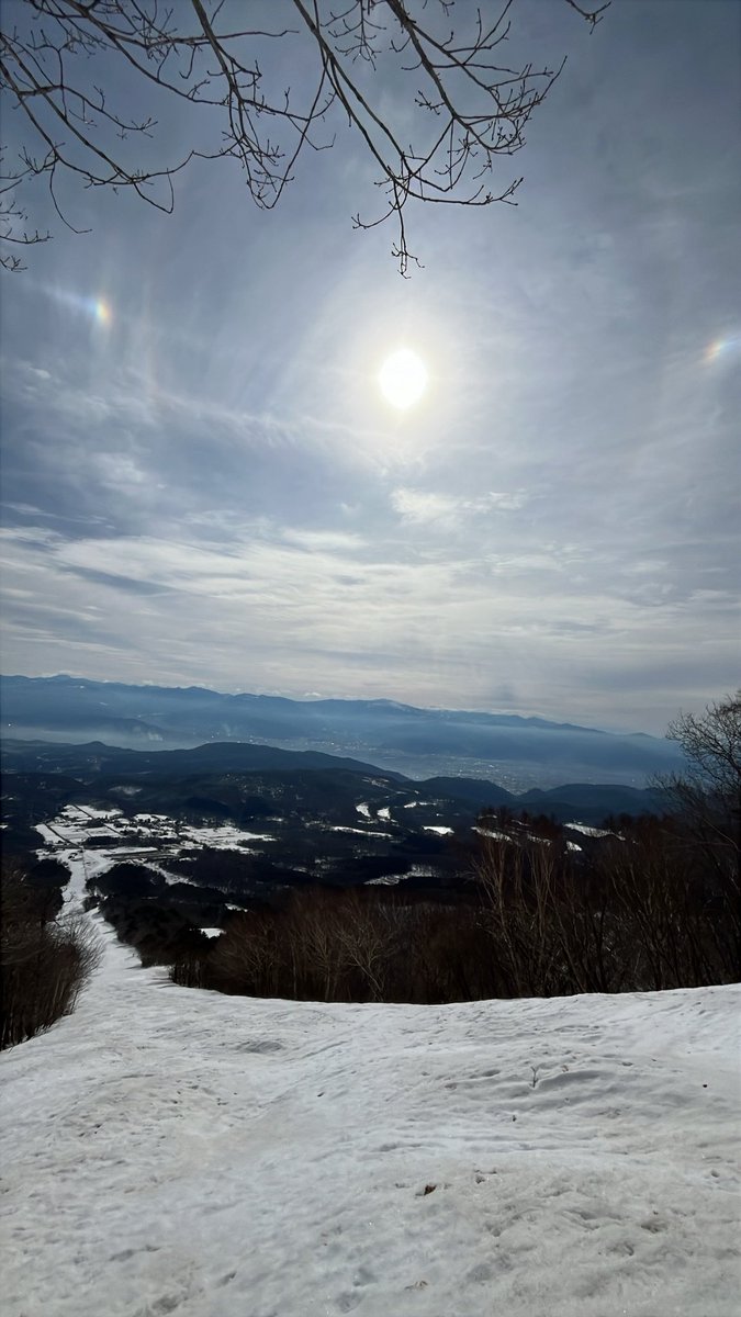 1127resort's tweet photo. 2/27
天気　晴れ
気温　8℃
積雪　60cm

パノラマコース、スラロームコースは少雪の為、CLOSEです。
 #いいづなリゾートスキー場  #スキー  #長野  #スノボ  #WINTER  #ski https://t.co/JtT6Kn5CGk