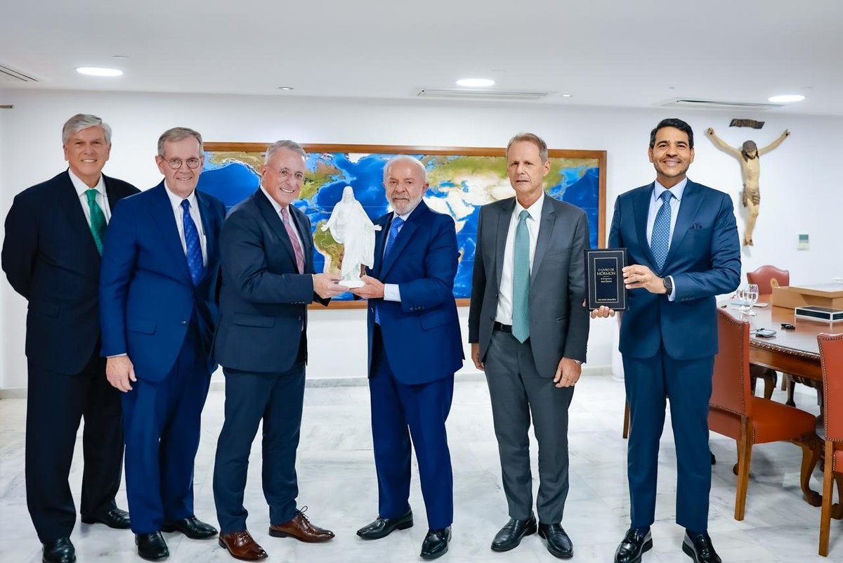 Recebi hoje representantes da Igreja de Jesus Cristo dos Santos dos Últimos Dias. Tivemos uma conversa muito boa, na qual eles ressaltaram suas experiências missionárias com ajuda humanitária. E se colocaram à disposição para colaborar com o Governo no apoio e acolhimento às