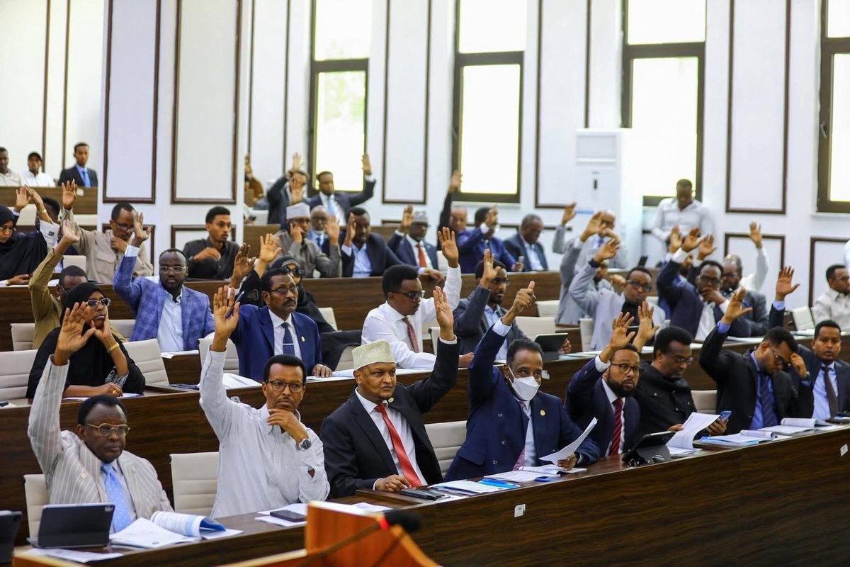 Ramadan70530344's tweet photo. Next week will determine the fate of Somalia. If the parliament replaces the 2012 Somali Constitution and the president gives his consent, we will be heading down a dangerous road that could reverse all the gains we have made over the past 14 years. https://t.co/c9oFDlWOFR