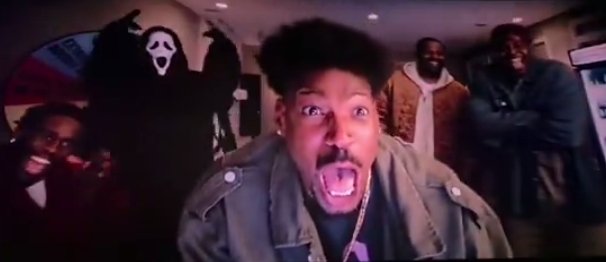 >Doofy sigue siendo pana de Shorty

Quizás el detalle que más me gustó del tráiler, la neta.