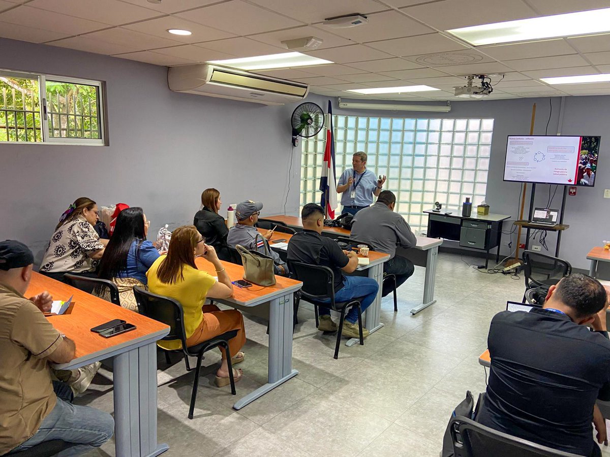 OIMCostaRica's tweet photo. @OIMCostaRica fortalece la gobernanza migratoria con enfoque humano
🤝 En frontera sur con Panamá, promovemos la coordinación interinstitucional bajo la COPPAMI, con apoyo del Gobierno de Canadá @CitImmCanada
🇨🇦 Avanzamos hacia respuestas sostenibles y centradas en las personas. https://t.co/MHJNydhMXj