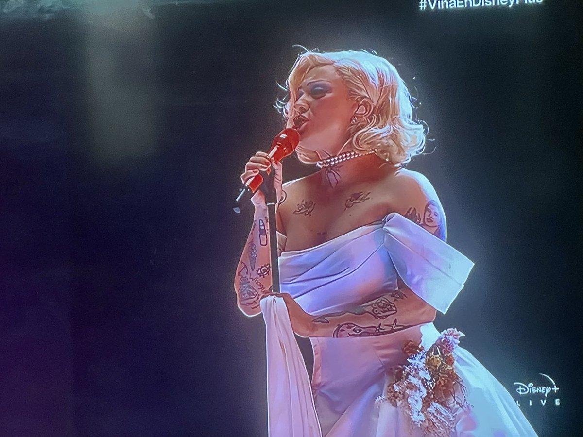 PipeAllendeM's tweet photo. Pa’ que esperar al final, desde ya pido gaviota de platino para @monlaferte❤️ #Viña2026 https://t.co/j1Sy0BVBWA