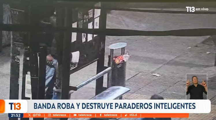 Banda roba y destruye paraderos inteligentes

EN VIVO 📺#T13Central » T13.cl/en-vivo