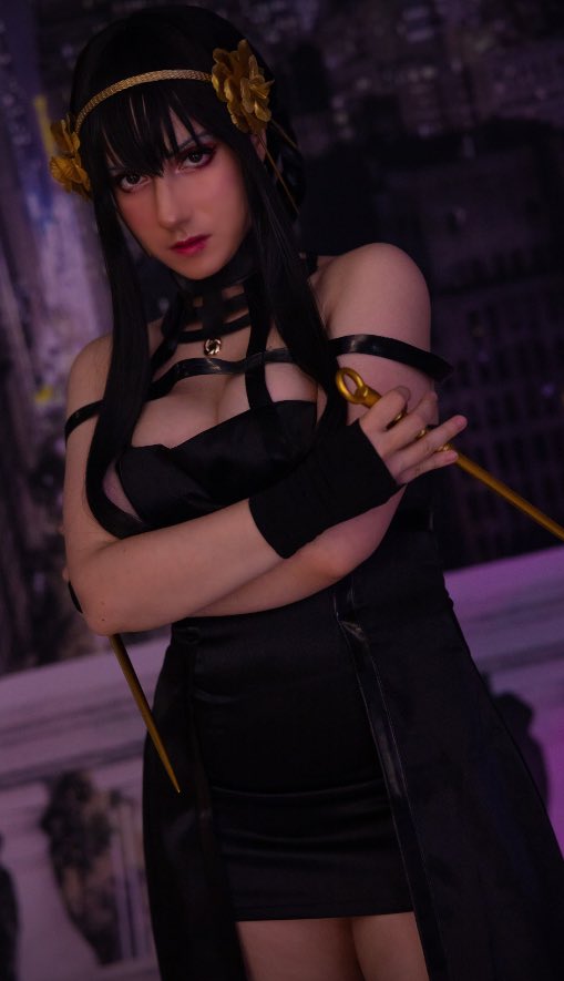 Lrcosplayx's tweet photo. I’ll be taking your life, if you don’t mind ~ ♥️
#SpyFamily #Cosplay https://t.co/CLuME50Ufb