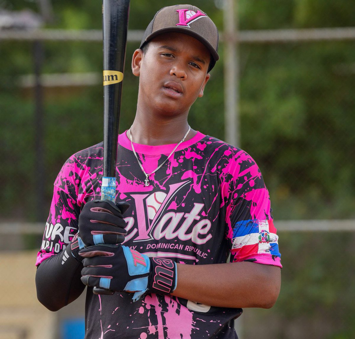 wilberdata's tweet photo. Los Cincinnati Reds han llegado a un preacuerdo con el prospecto dominicano de 12 años Julio Ramos por uno bono de $2.8M

La cifra representará el bono más alto que la organización otorgará en la clase internacional 2030.

“Las herramientas de Julio son impresionantes. Sacar la pelota a su edad no es nada sencillo, y él lo hace con una facilidad sorprendente”