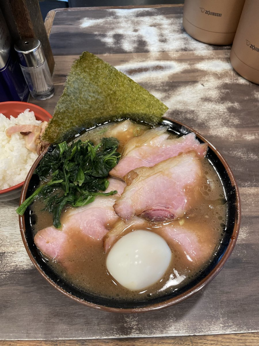 Macchan_dn's tweet photo. 神田ラーメン わいず https://t.co/SgTIe5OMEa