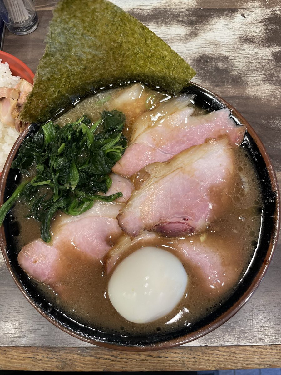 Macchan_dn's tweet photo. 神田ラーメン わいず https://t.co/SgTIe5OMEa