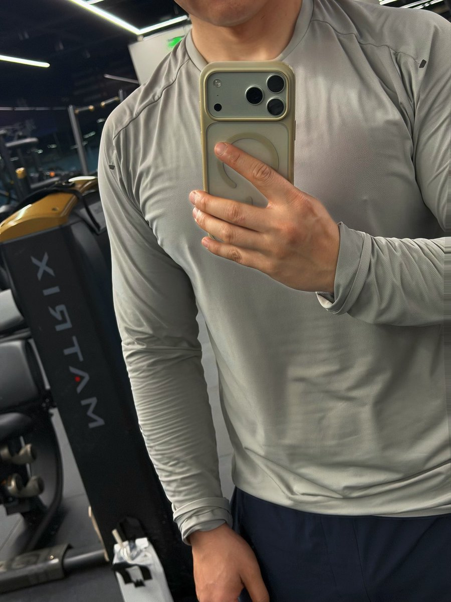 Tom Hiddleston tweet media