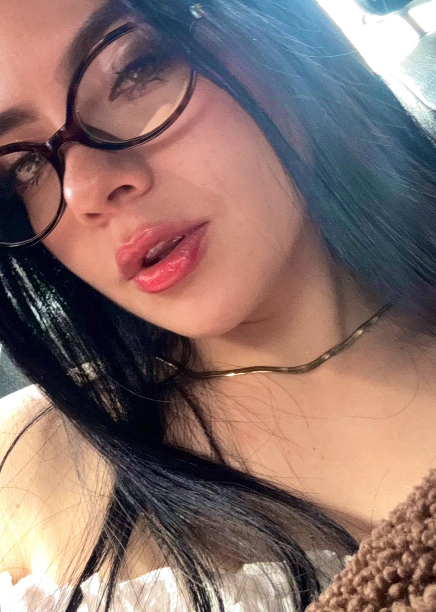 babymishi09's tweet photo. Hello 🖤 #modelowc #stripchat #blackhair https://t.co/KMkhME0uwS