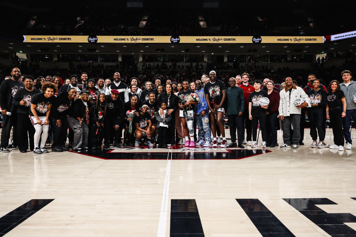 GamecockWBB's tweet photo. Who's cutting onions 😭 Thank you seniors, forever and always 🫶 https://t.co/9ppIc7KAI4