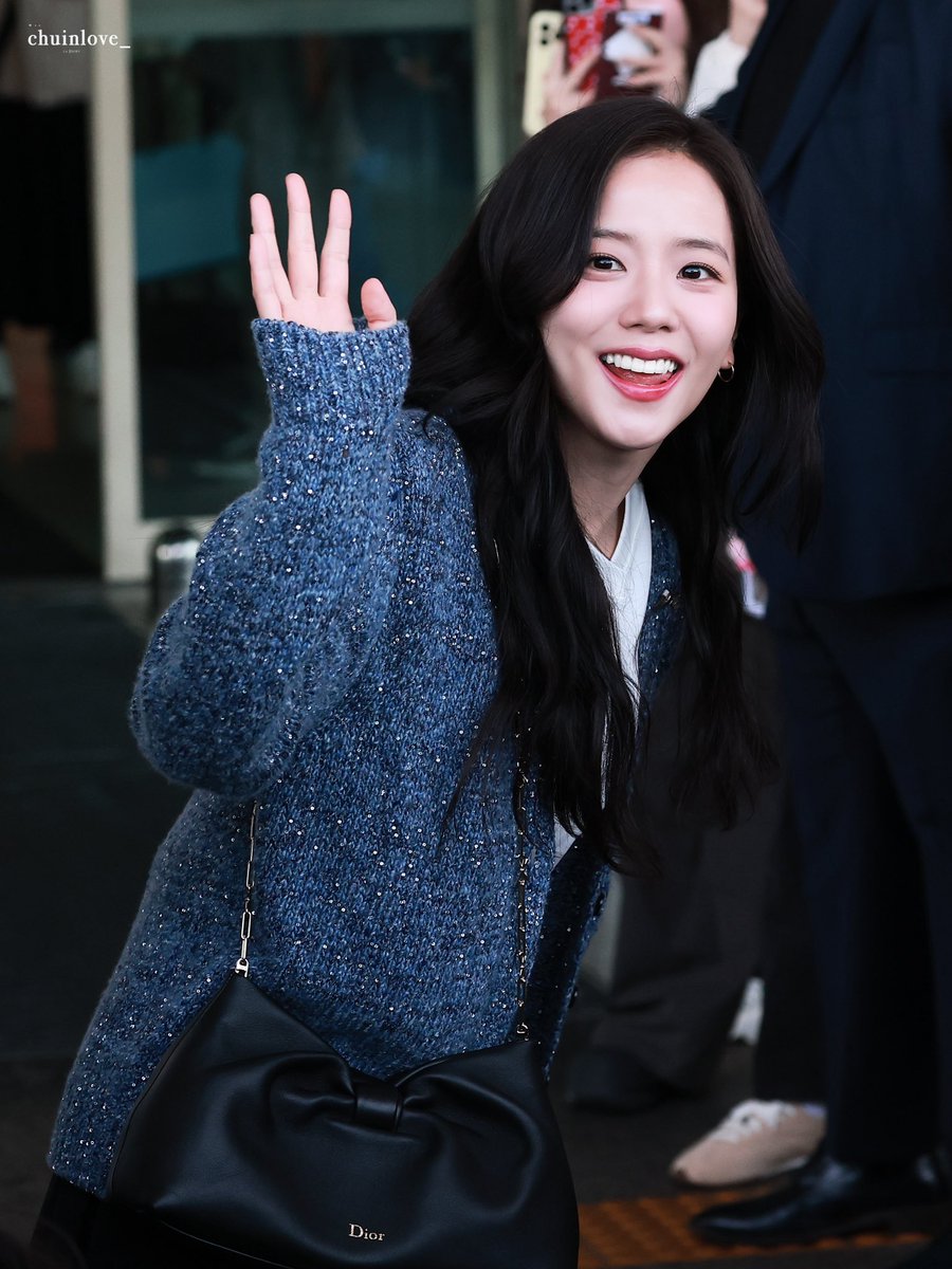 chuinlove__'s tweet photo. 260227 ICN💜

#블랙핑크 #지수 #DIOR 
@officialBLISSOO https://t.co/JTBVUZE1Dj
