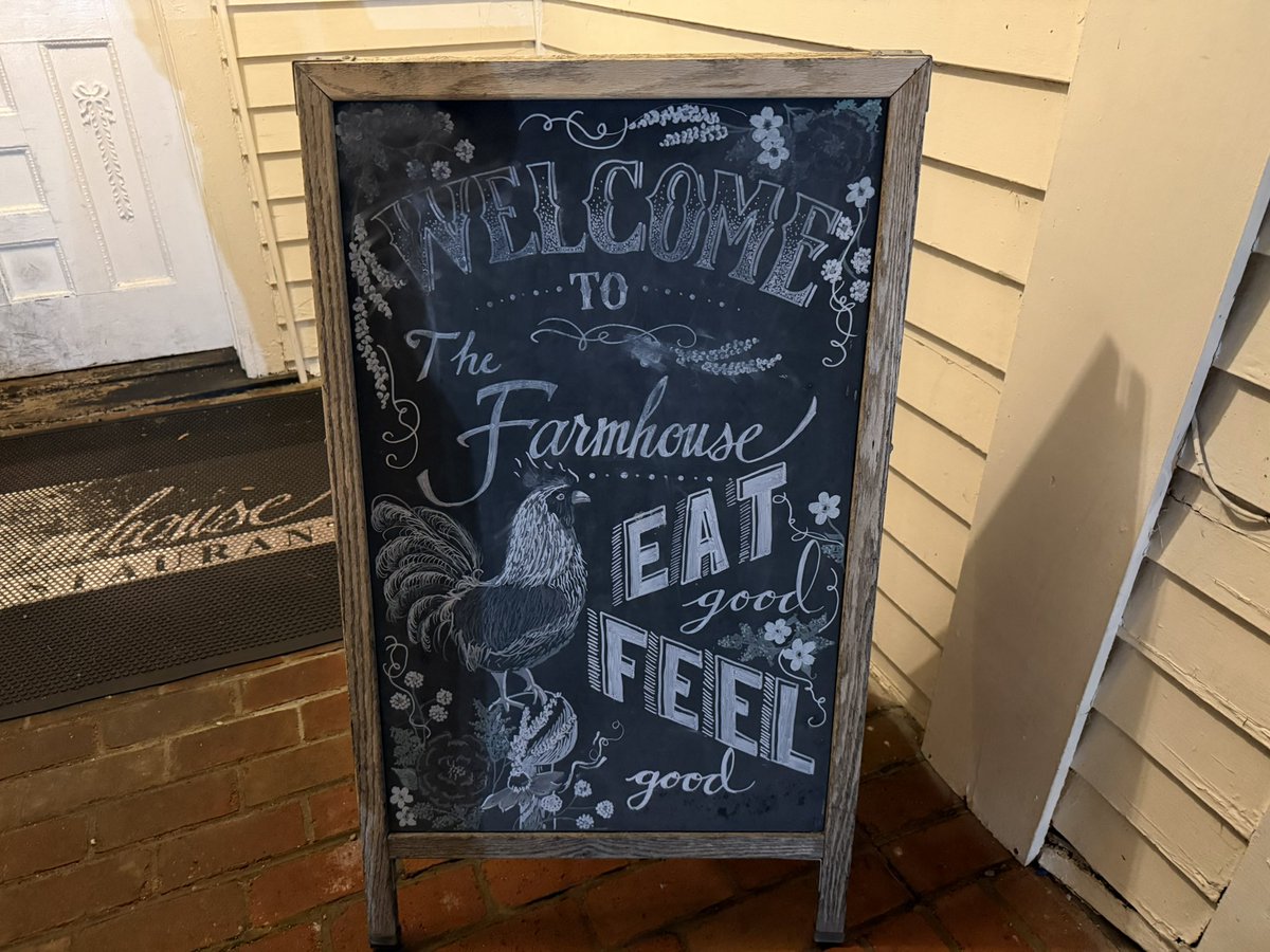 coach_norv's tweet image. Great night bonding w/ the #Sliderz 🛝. We would like to thank The FarmHouse for the awesome hospitality. #ThisIsHome #LGH 

EVERYTHING MATTERS