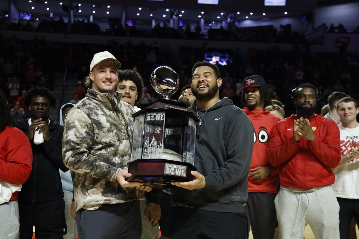 WKUFootball's tweet photo. 2025 @NewOrleansBowl Champs recognition 🏆

Appreciate the love @WKUBasketball 😎🤝 https://t.co/lXmI5qGbsv