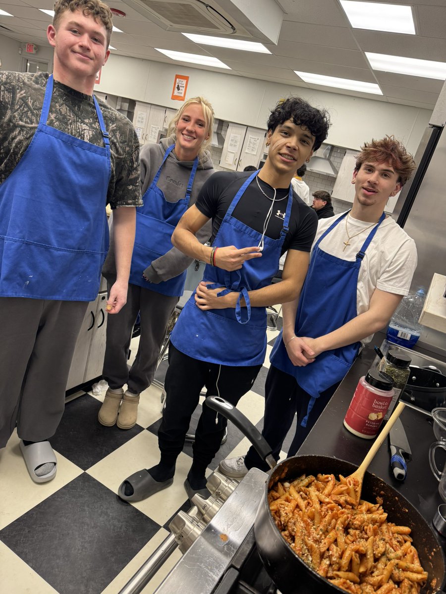 Mrs.Waake tweet media