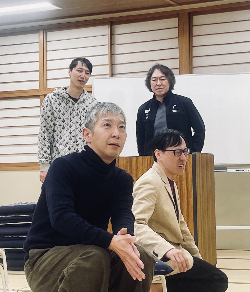 初日開けました！
ご来場頂いたお客様
ありがとうございました

今日から早くも2ステージになります
先生も生徒も力合わせて
下北沢駅前劇場でお待ちしております

公演時間約1時55分
お昼14時
夜は19時開演
となっております
ご予約頂いたお客様
気をつけてお越しください。

＃アイロニーの丘