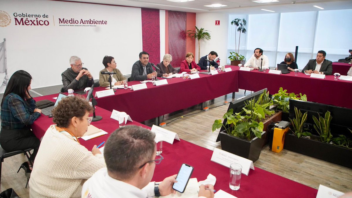 aliciabarcena's tweet photo. En reunión junto con @Efrainmoralesl DG de @conagua_mx y otros titulares de entidades del sector ambiental, dimos seguimiento a la estrategia integral de saneamiento y restauración del #RioAtoyac para cumplir los compromisos de la presidenta @Claudiashein https://t.co/EXmAPKSu0D