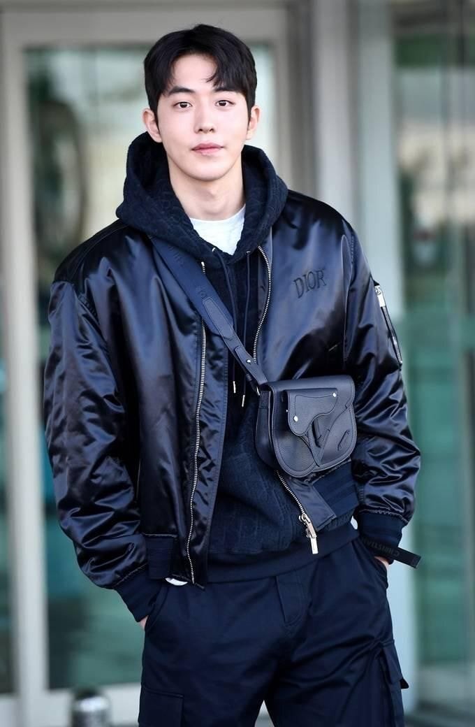 uzuz222's tweet photo. 주혁이 출국 사진 몇년만이냐
변한게 없음ㅠ 여전히 디올 앰버서더인 것도..

2020년                         2026년 https://t.co/YUYHqwXXGY
