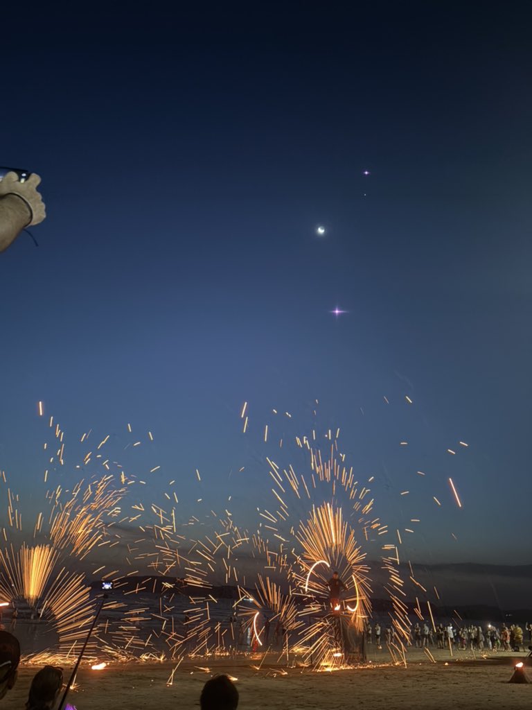 nikkideyy tweet media