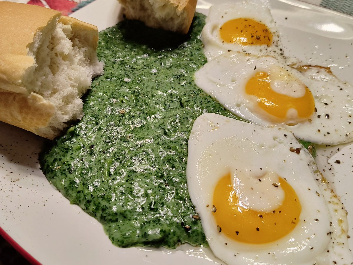 UniqueHiFi's tweet image. What's for dinner?
Transylvanian style creamed (wild picked) stinging nettles, with sunny side up fried eggs. Nutrition meets nature. 
#HomeChef #HomeCooking #food