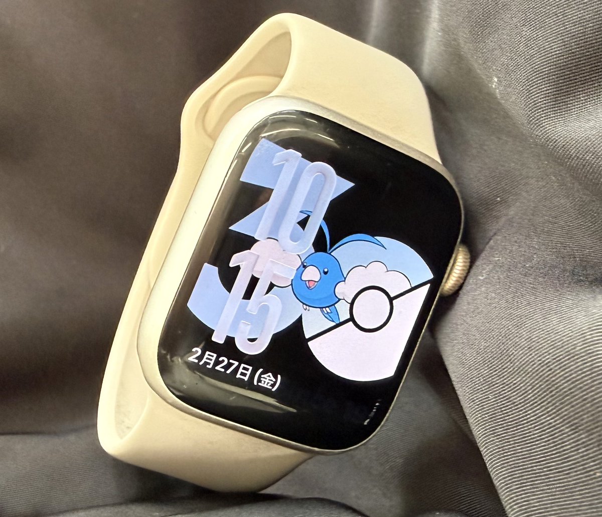 chiru_go334's tweet photo. 早速Applewatchの壁紙にしました☁️
傾けると壁紙変わる設定でチルズを✨️
公式さんありがとうございます🙏✨ https://t.co/GcU6bA9Wjj