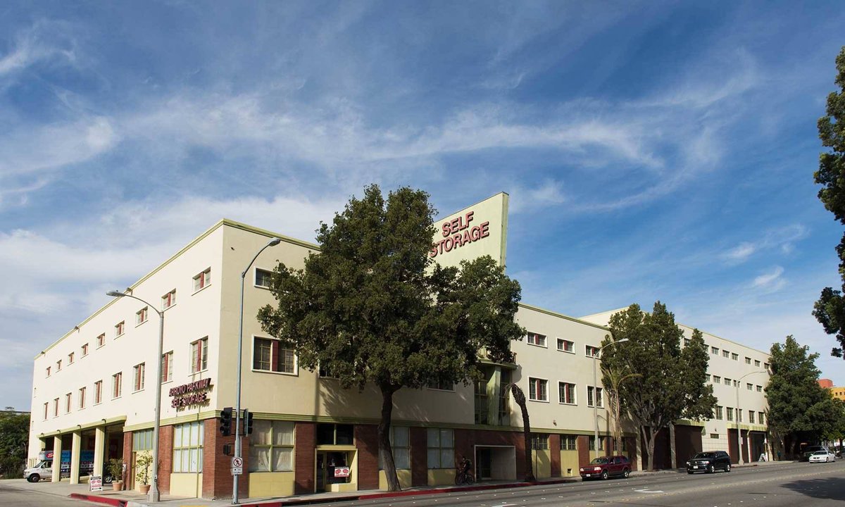 All out of space? Why not consider renting one of our self-storage units? smartselfstorage.com/self-storage/c…
