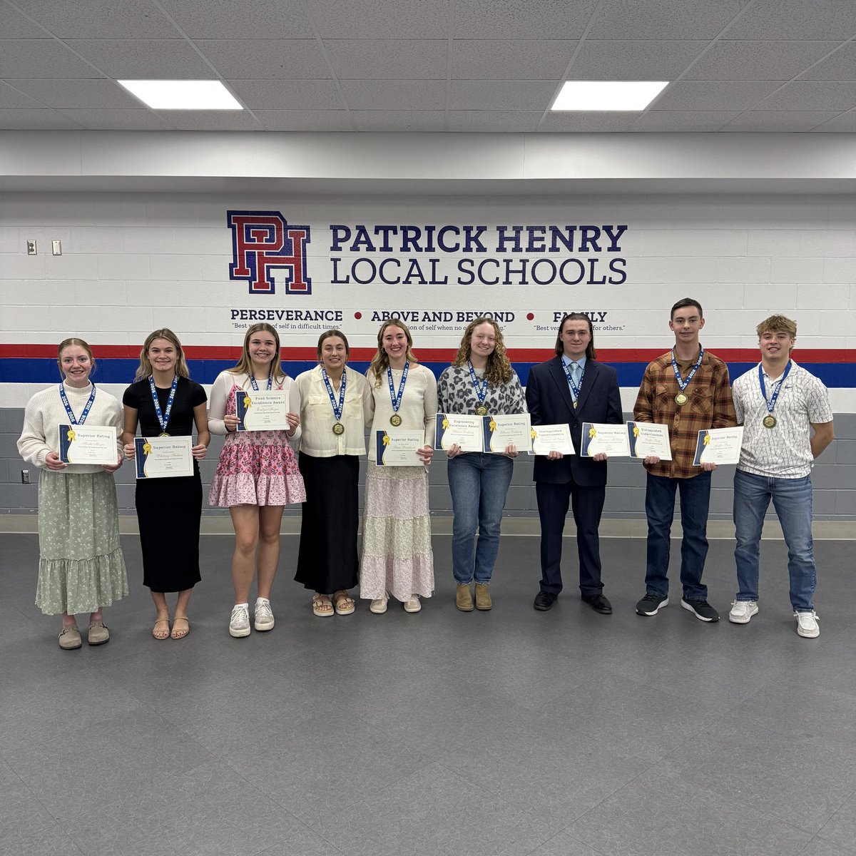 PHPatriotsHS's tweet photo. Tonight was our annual Science Fair. Congrats to all our award winners! A special shout-out to Senior Gunner McClure and Griffin Berg who both earns perfect scores! Thank you to Ms. Burg and Science Club for putting on the event! #PHStrong https://t.co/qeYh4uqO8M