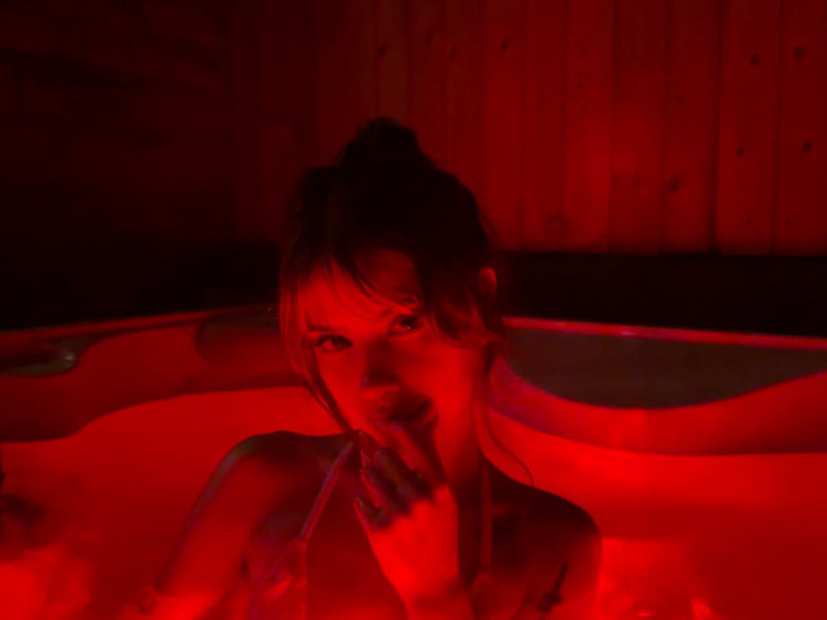 annabelley33's tweet photo. i just wanna let you know that this tub dont got anything on how wet i get for you https://t.co/9qPPOaiH9g